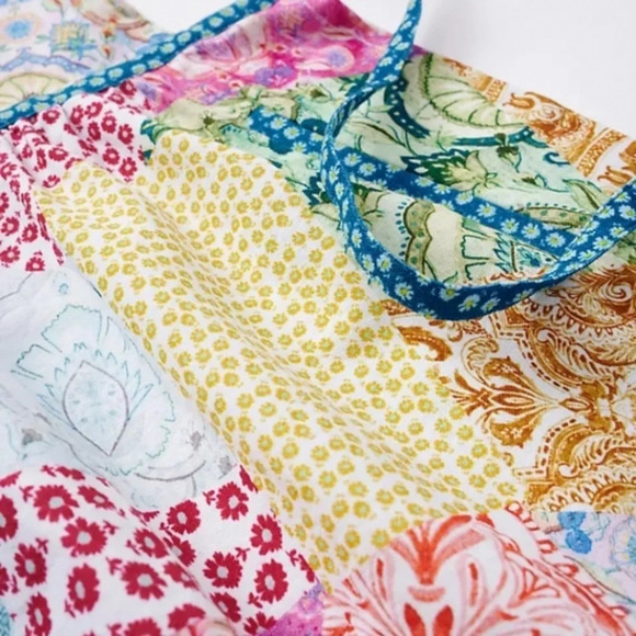 Anthropologie Jolie Oven Mitt and Apron Set - Picture 2 of 5